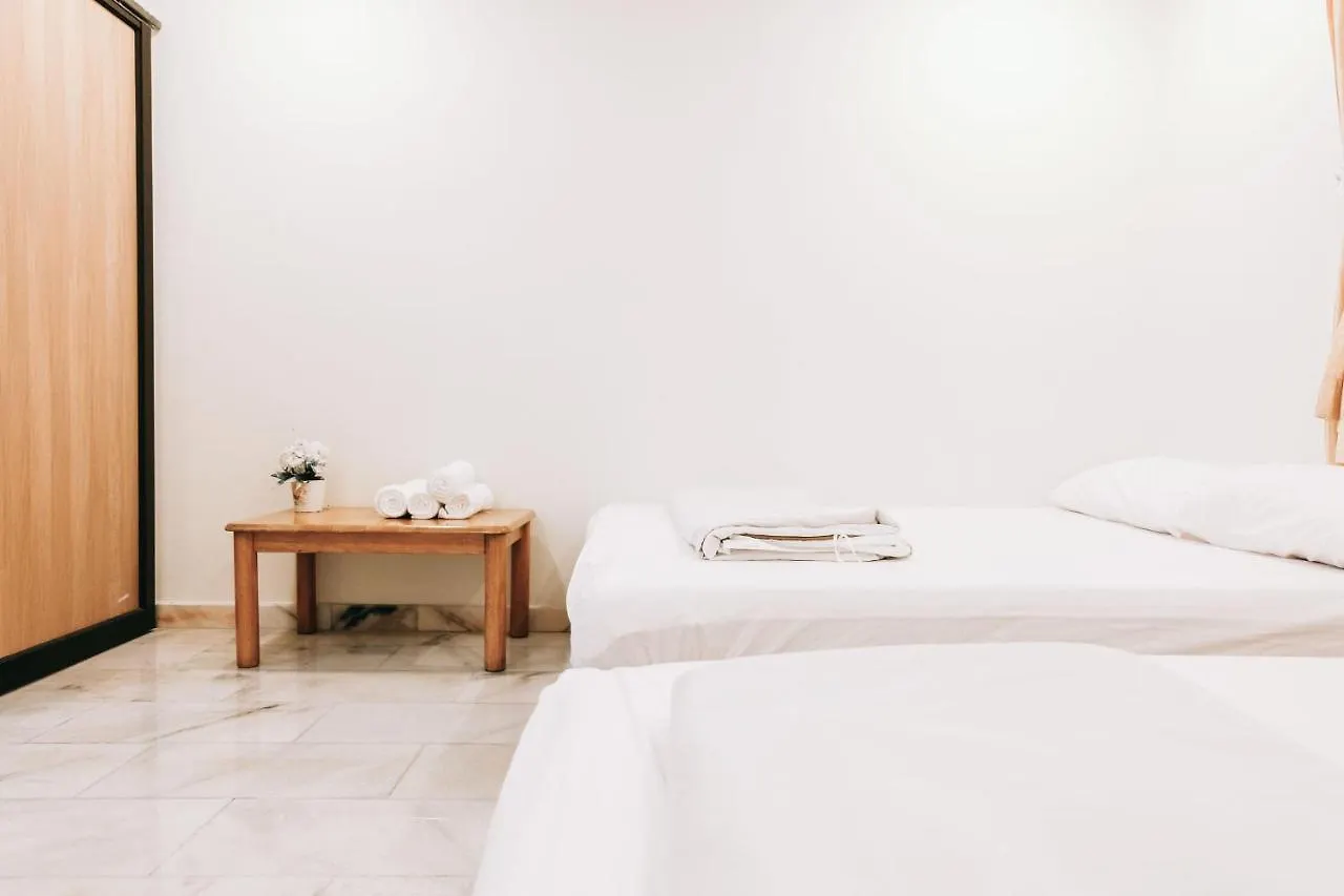 Clover Homestay Johor Bahru 0*,