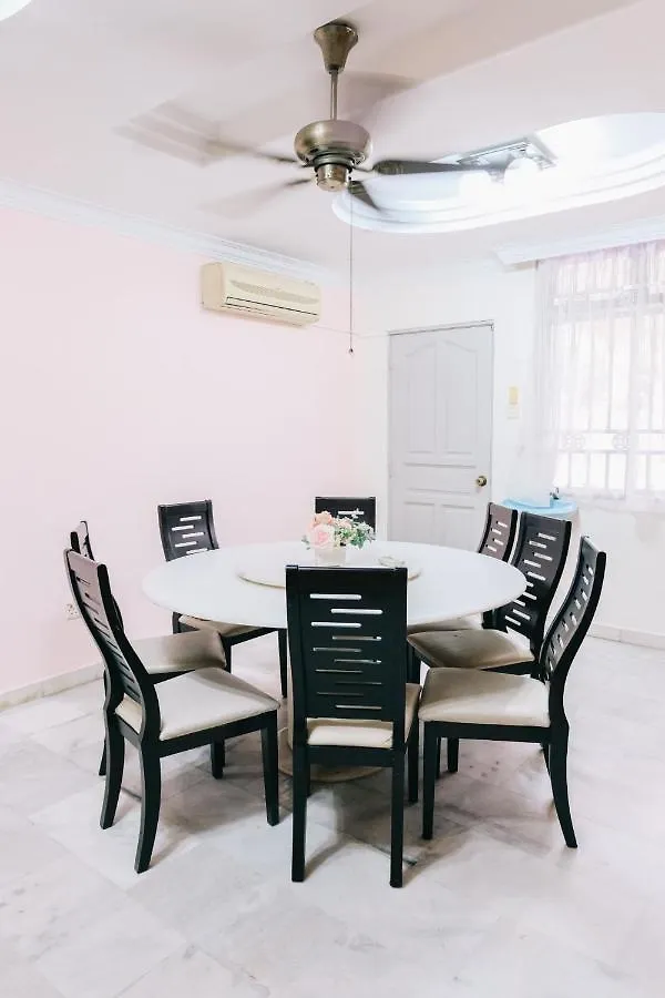 Clover Homestay Johor Bahru 0*,  Malezja
