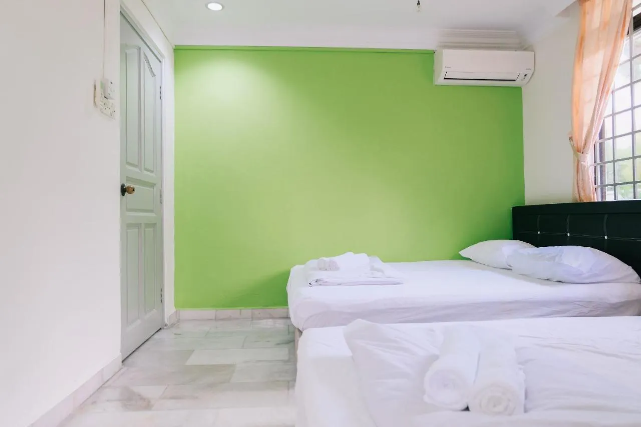 Clover Homestay Johor Bahru 0*,